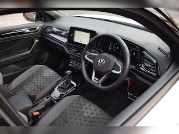 Used Volkswagen T-Roc 2024 for sale - 76313011: Photo