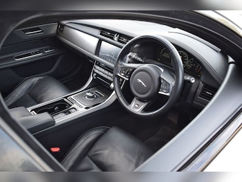Used Jaguar XF 2016 for sale - 78556977: Photo