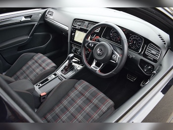 Used Volkswagen Golf 2018 for sale - 77990846: Photo