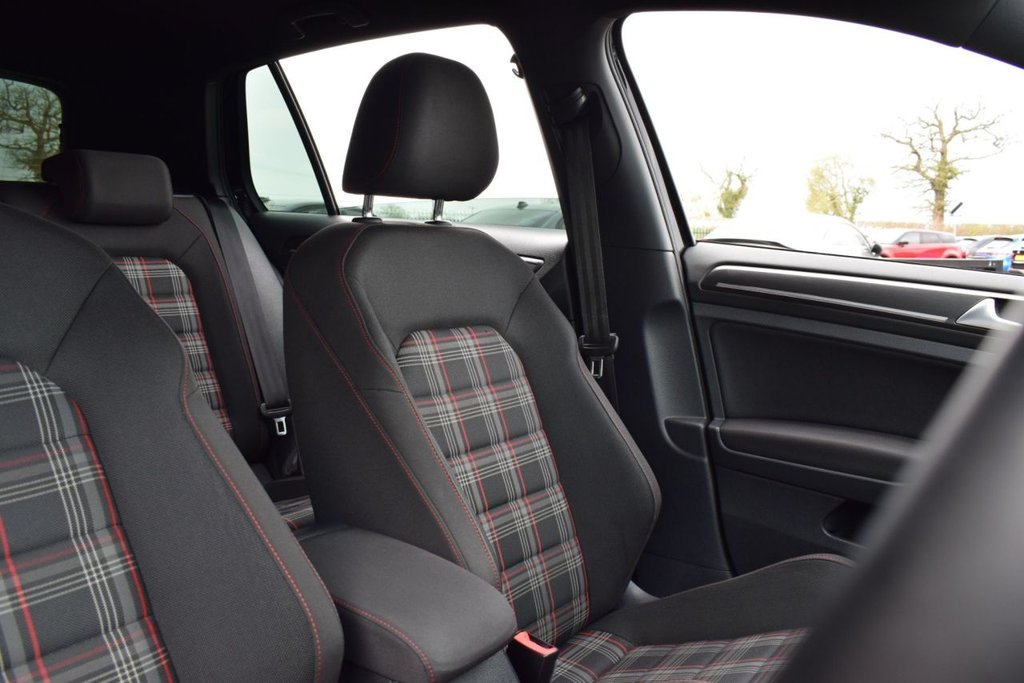 Used Volkswagen Golf 2018 for sale - 77990846: Photo 5