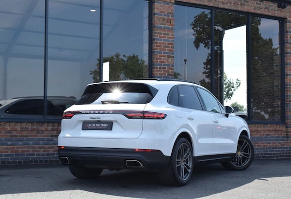 Used Porsche Cayenne 2018 for sale - 75370529: Photo 2