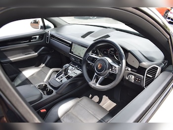 Used Porsche Cayenne 2018 for sale - 75370529: Photo