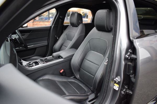 Used Jaguar XF 2017 for sale - 76279393: Photo 32