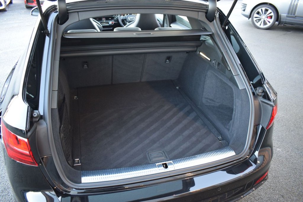 Used Audi RS4 2023 for sale - 76724947: Photo 31