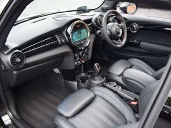 Used MINI Hatch 2019 for sale - 74916240: Photo