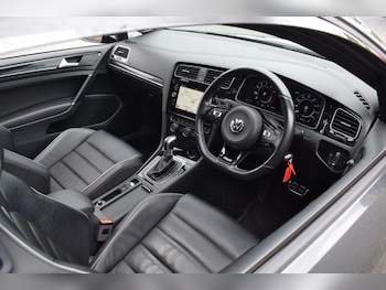 Used Volkswagen Golf 2017 for sale - 74964418: Photo