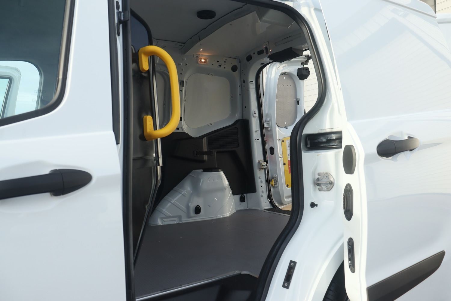 Used Ford Transit Courier 2019 for sale - 77023580: Photo 10