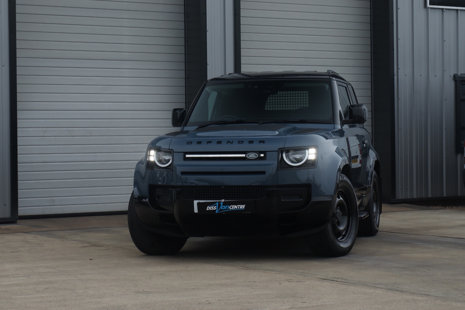 Used Land Rover Defender 2023 for sale - 77916870: Photo 2