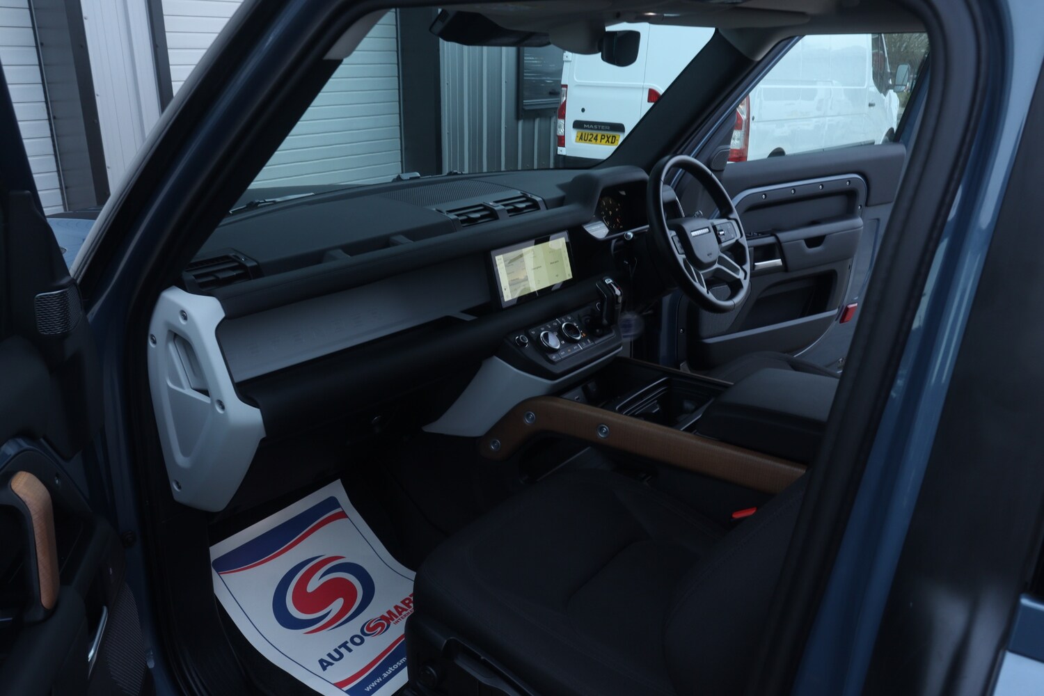 Used Land Rover Defender 2023 for sale - 77916870: Photo 32