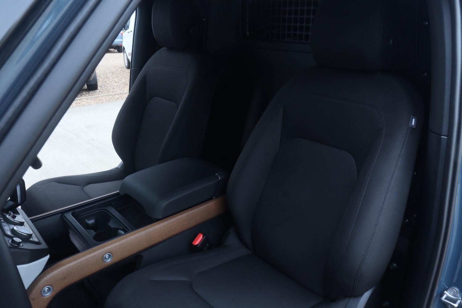 Used Land Rover Defender 2023 for sale - 77916870: Photo 33