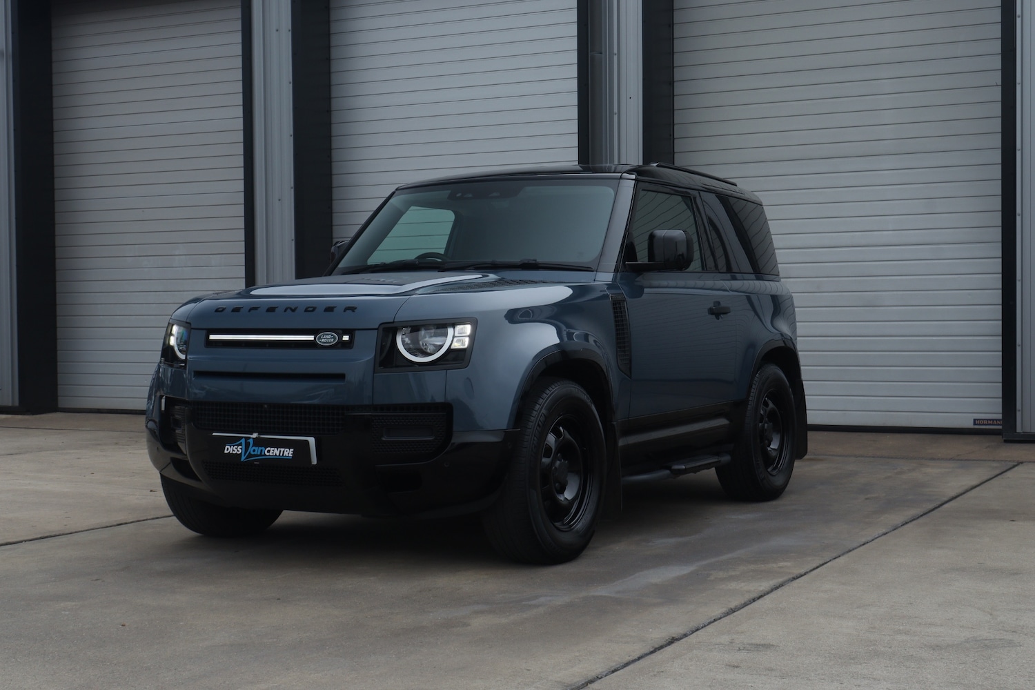 Used Land Rover Defender 2023 for sale - 77916870: Photo 4