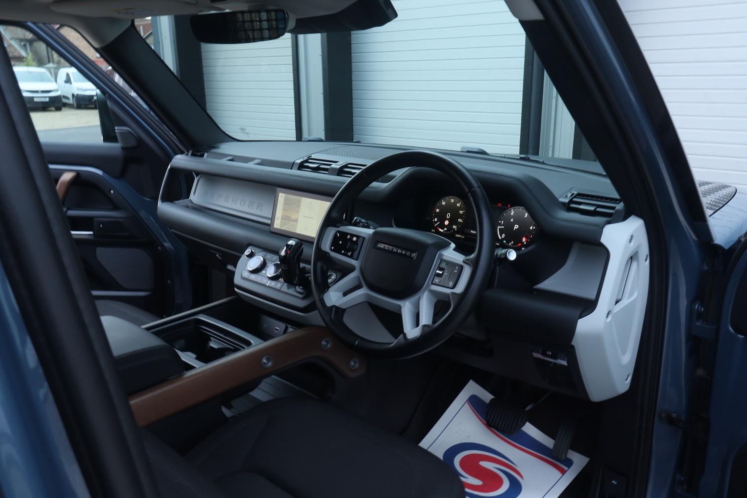 Used Land Rover Defender 2023 for sale - 77916870: Photo 40