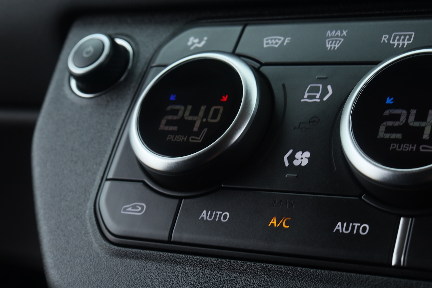 Used Land Rover Defender 2023 for sale - 77916870: Photo 51