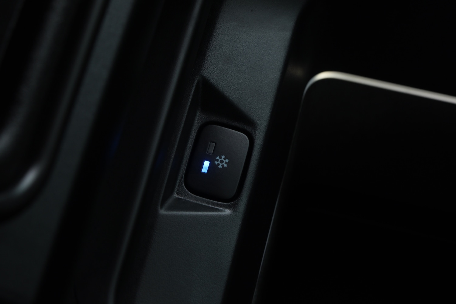 Used Land Rover Defender 2023 for sale - 77916870: Photo 59