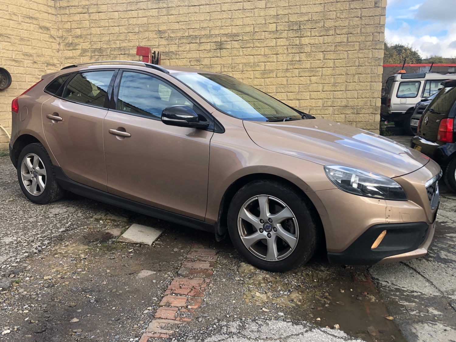 Used Volvo V40 2014 for sale - 76353706: Photo 1