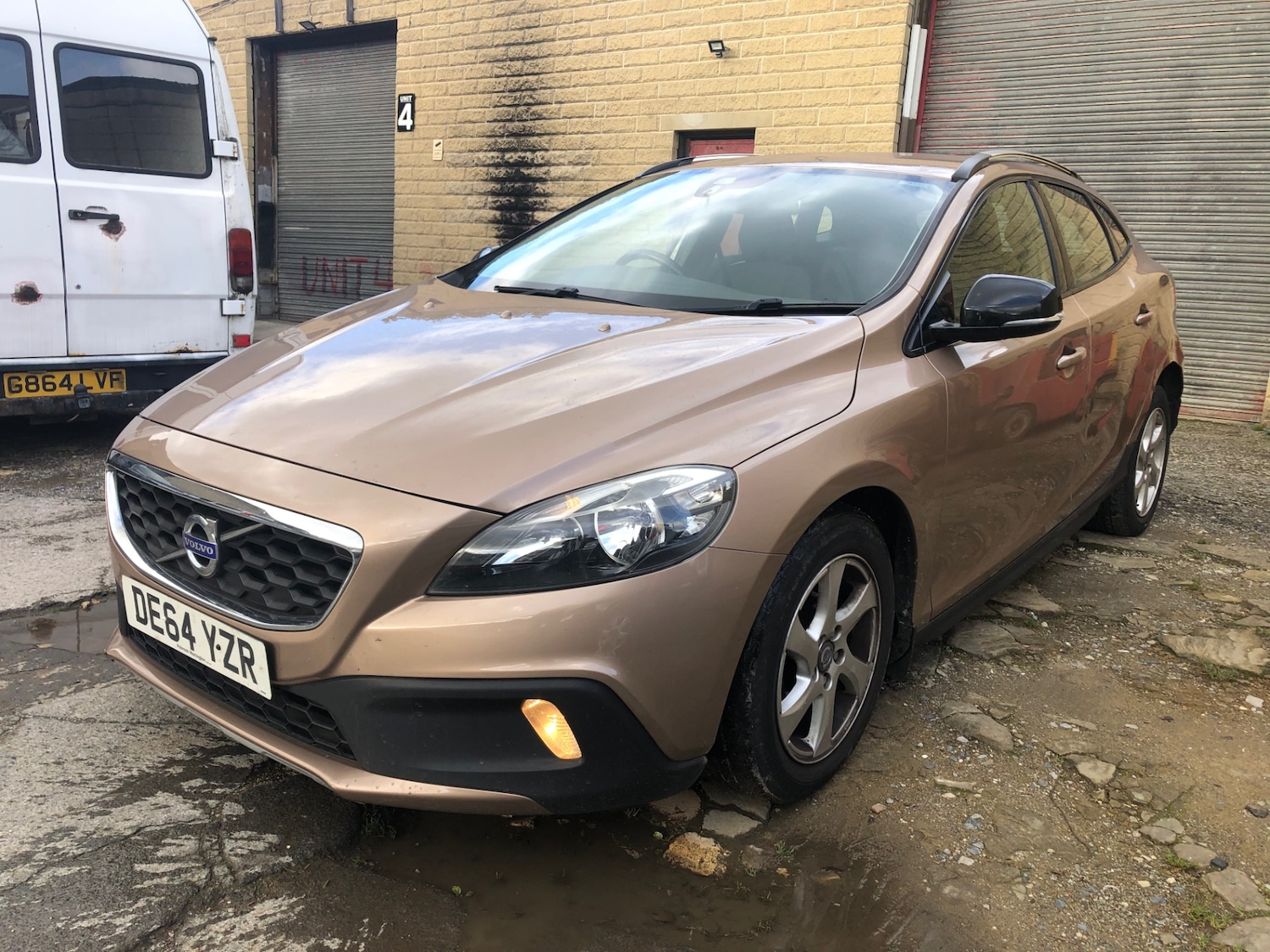 Used Volvo V40 2014 for sale - 76353706: Photo 2