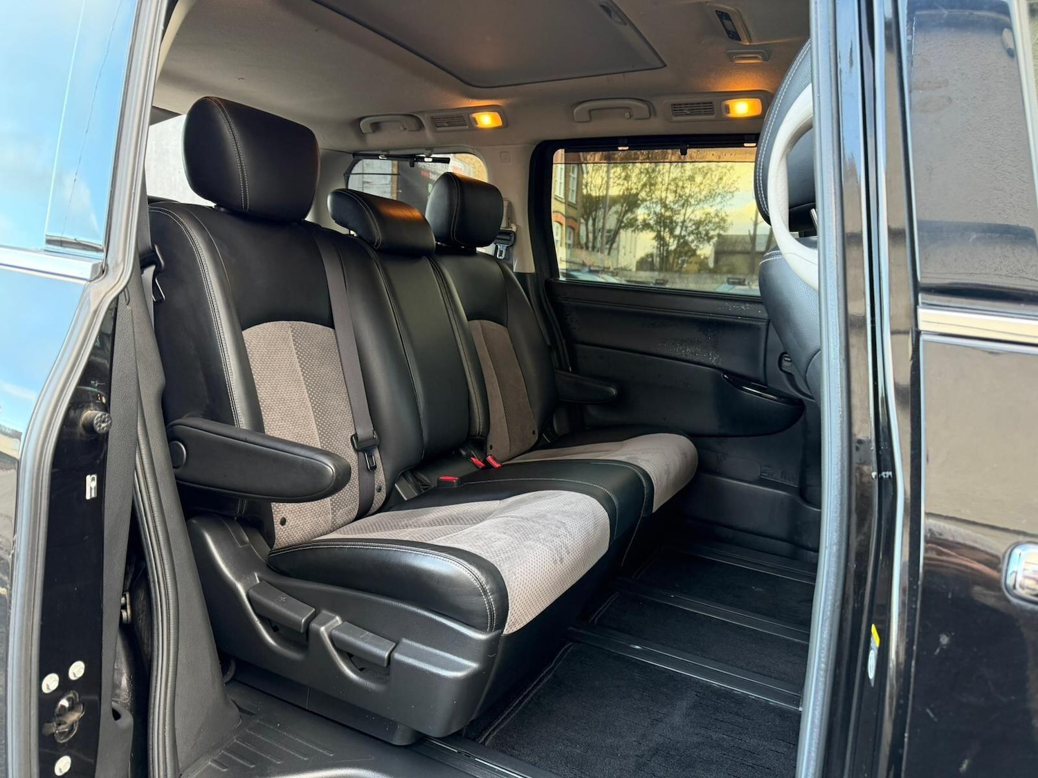 Used Nissan Elgrand 2023 for sale - 76701839: Photo 19