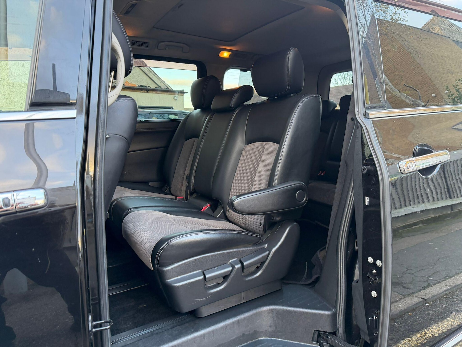 Used Nissan Elgrand 2023 for sale - 76701839: Photo 22