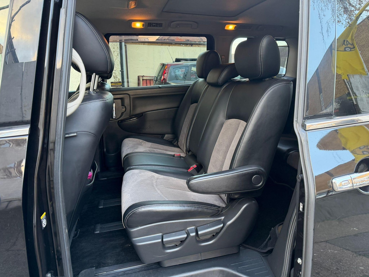 Used Nissan Elgrand 2023 for sale - 76701839: Photo 23