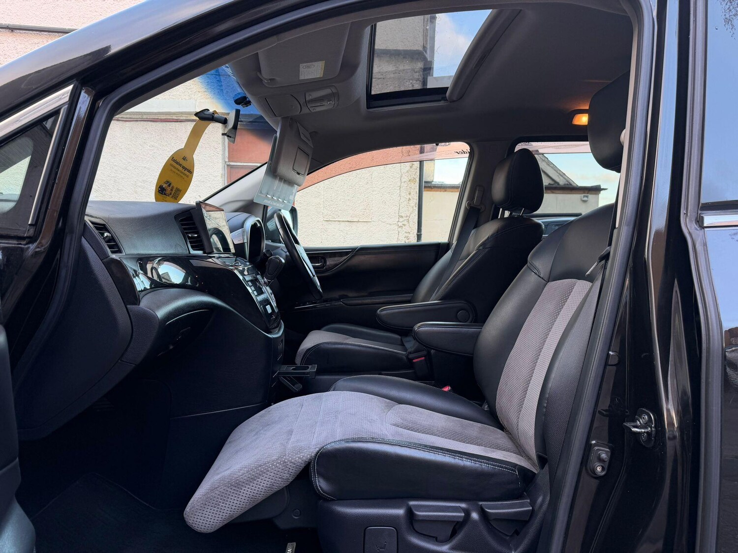 Used Nissan Elgrand 2023 for sale - 76701839: Photo 24