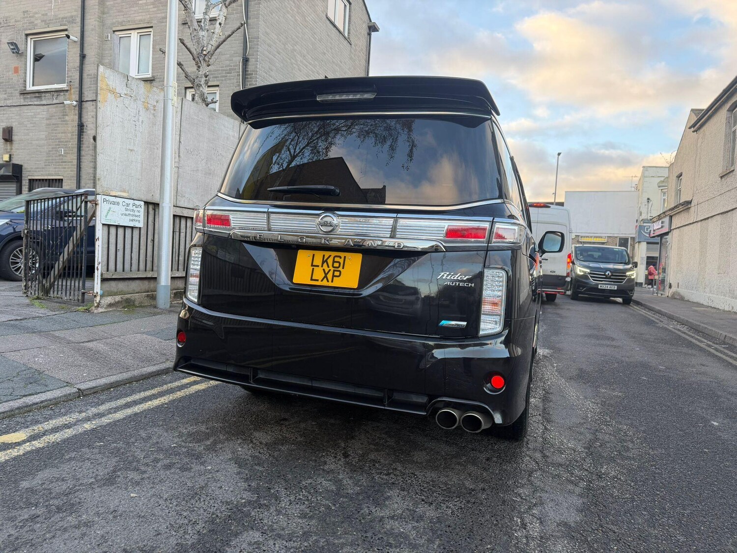 Used Nissan Elgrand 2023 for sale - 76701839: Photo 35