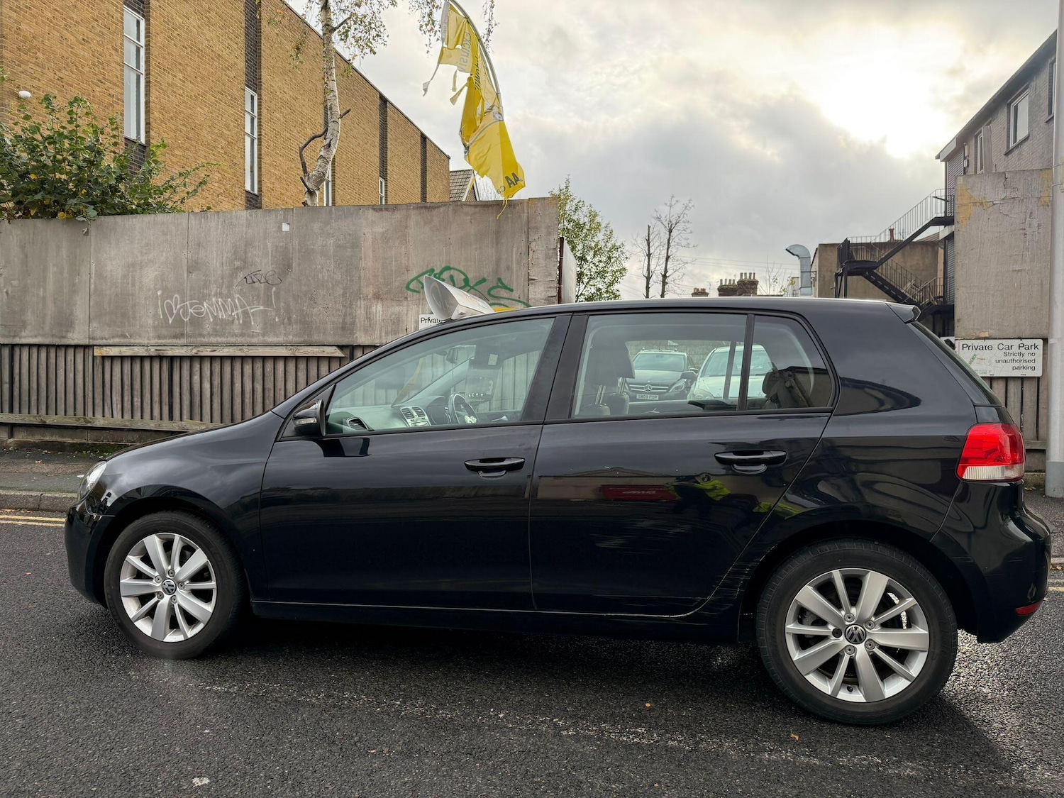 Used Volkswagen Golf 2011 for sale - 76584309: Photo 9