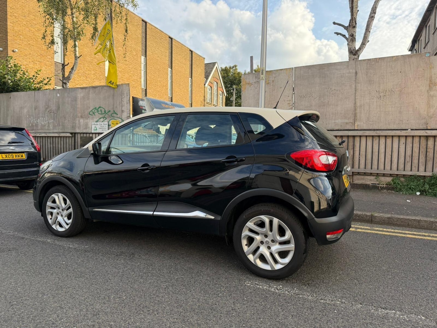 Used Renault Captur 2016 for sale - 76136282: Photo 32