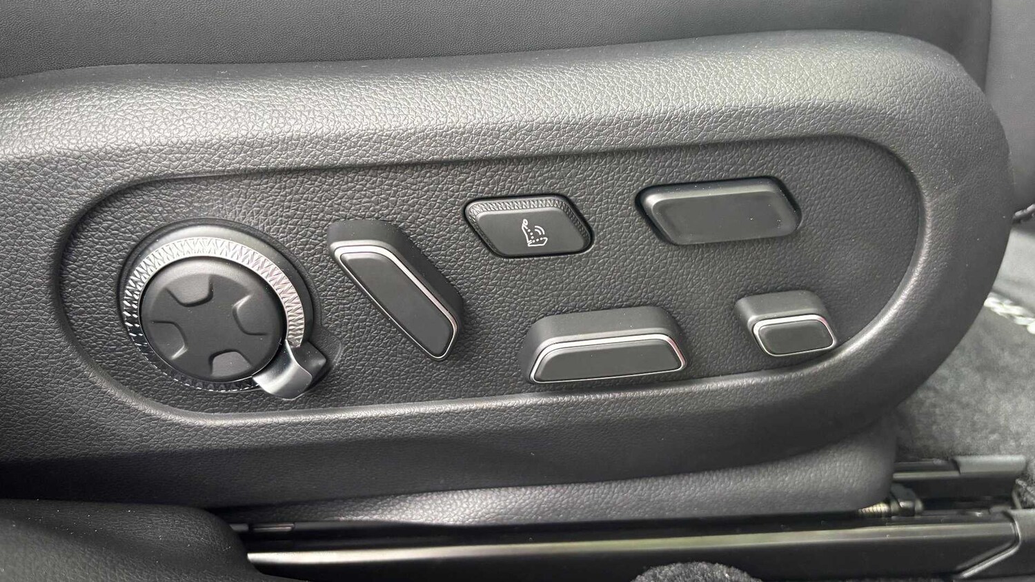 Used Genesis GV60 2025 for sale - 77858799: Photo 23