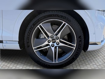 Used Genesis GV70 2026 for sale - 79455400: Photo