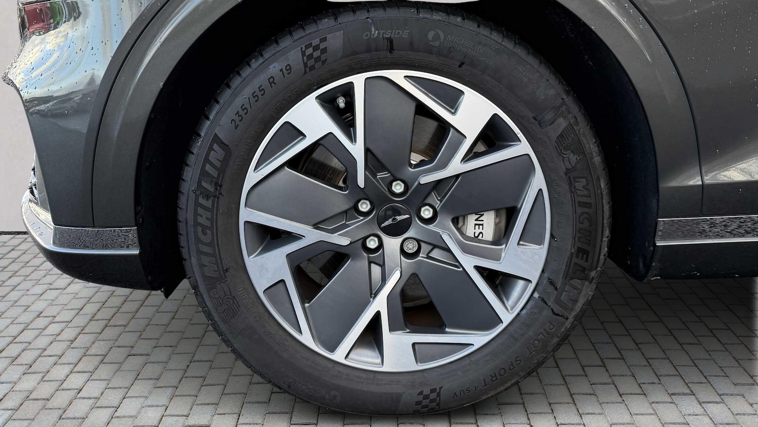 Used Genesis GV70 for sale - 77857093: Photo 2