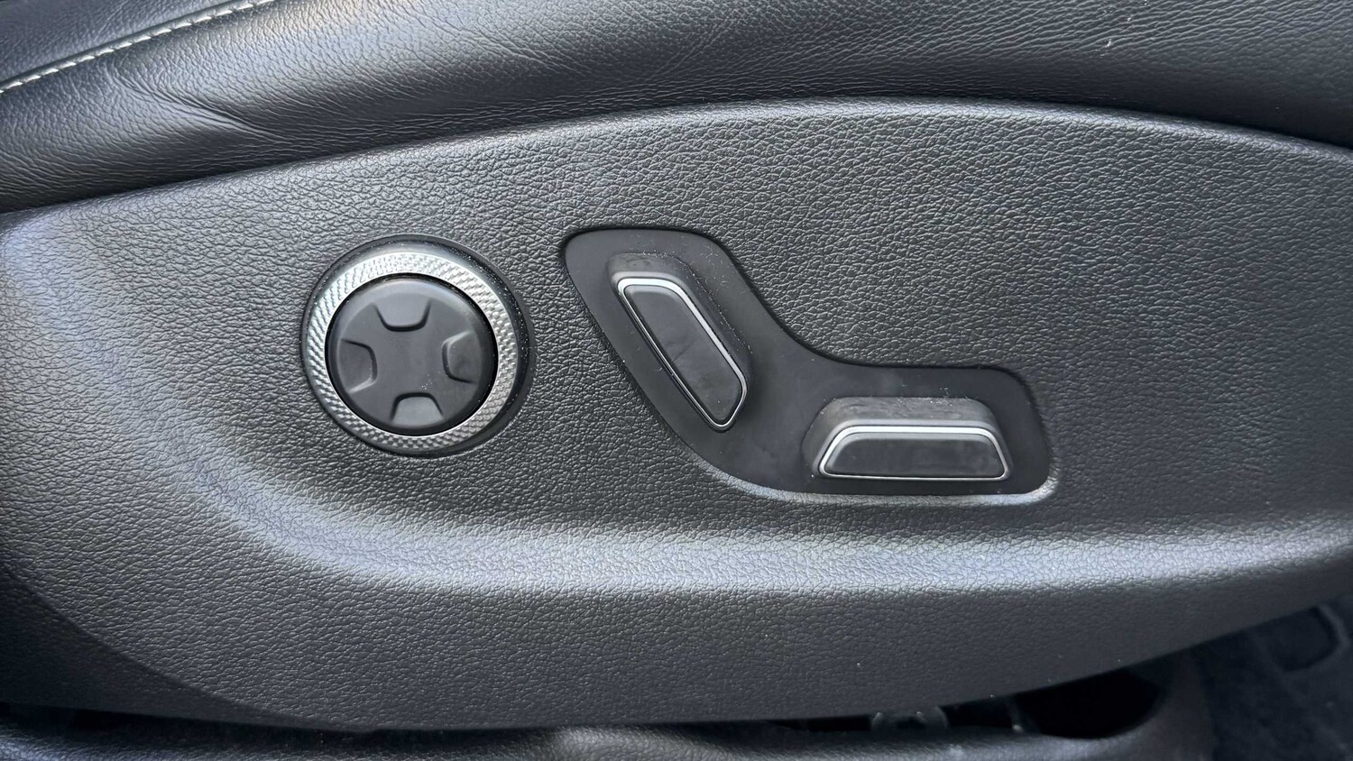 Used Genesis GV80 for sale - 77861119: Photo 12