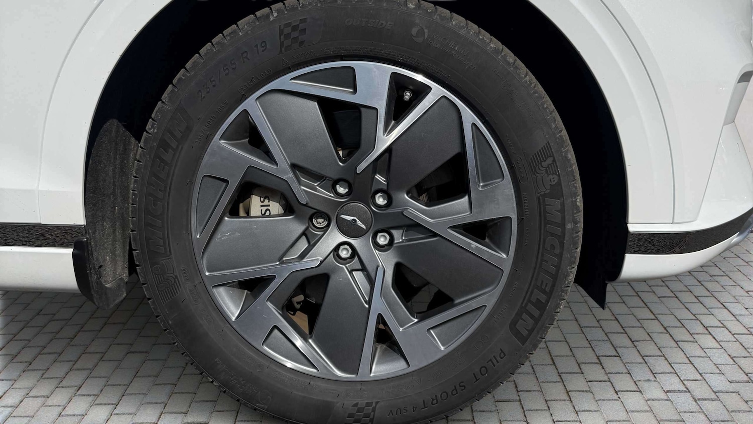 Used Genesis GV70 2023 for sale - 78173928: Photo 4