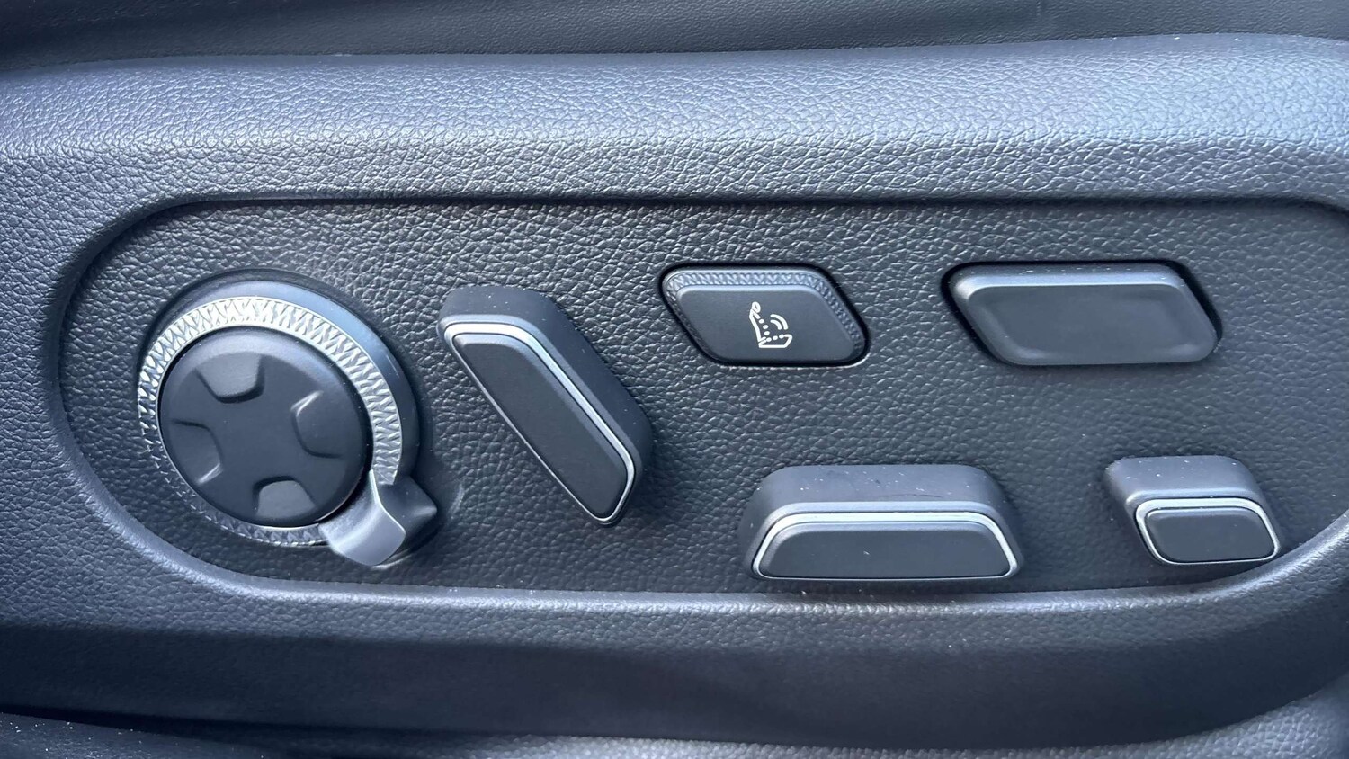 Used Genesis GV60 2025 for sale - 77858645: Photo 25