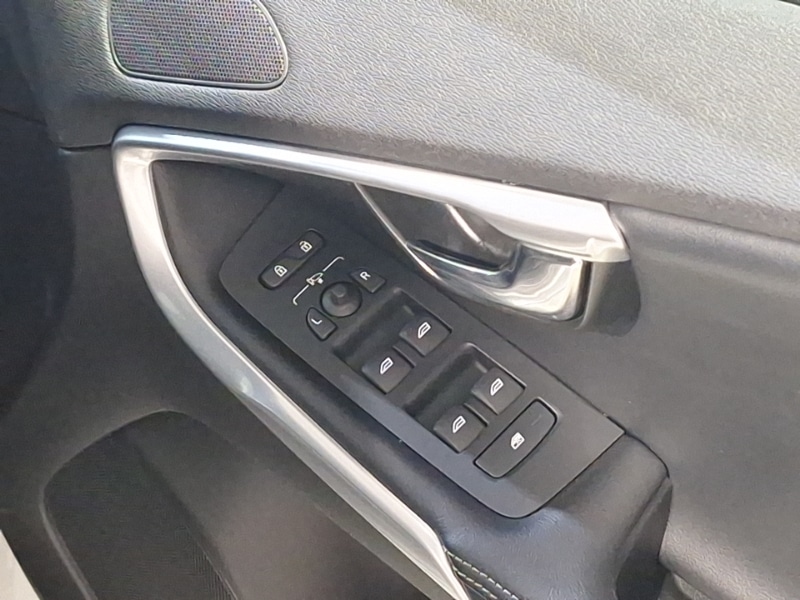 Used Volvo V40 2018 for sale - 77325191: Photo 15