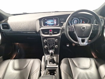 Used Volvo V40 2018 for sale - 77325191: Photo