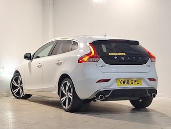 Used Volvo V40 2018 for sale - 77325191: Photo