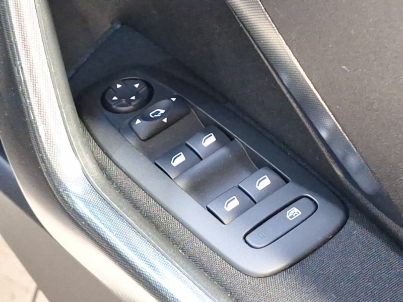 Used Peugeot 2008 2016 for sale - 76947305: Photo 14