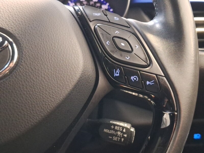 Used Toyota C-HR 2018 for sale - 76683672: Photo 17
