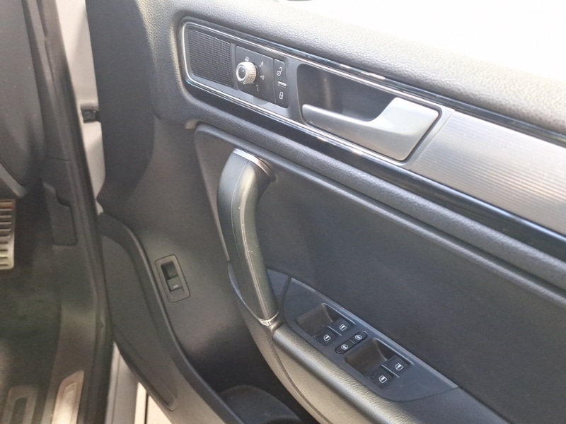 Used Volkswagen Touareg 2016 for sale - 76543419: Photo 15