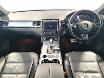 Used Volkswagen Touareg 2016 for sale - 76543419: Photo