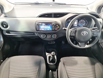 Used Toyota Yaris 2019 for sale - 75893834: Photo