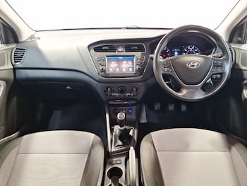 Used Hyundai i20 2018 for sale - 76108277: Photo 2