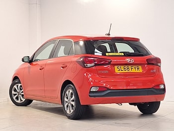 Used Hyundai i20 2018 for sale - 76108277: Photo 3