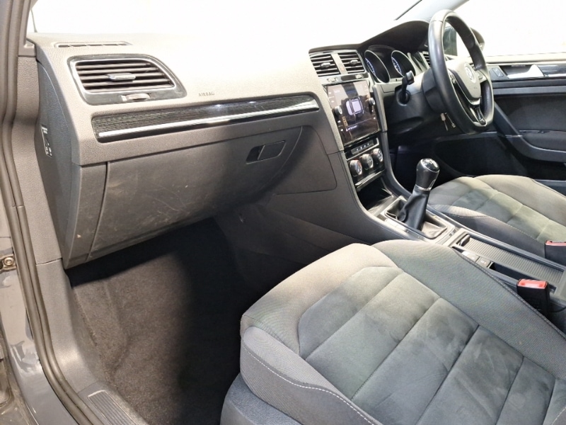 Used Volkswagen Golf 2018 for sale - 77095124: Photo 5