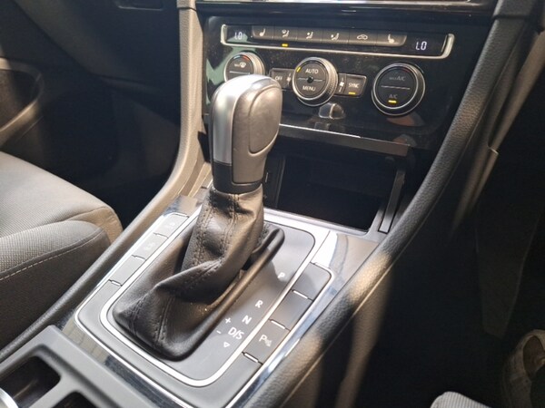Used Volkswagen Golf 2020 for sale - 75640475: Photo 11