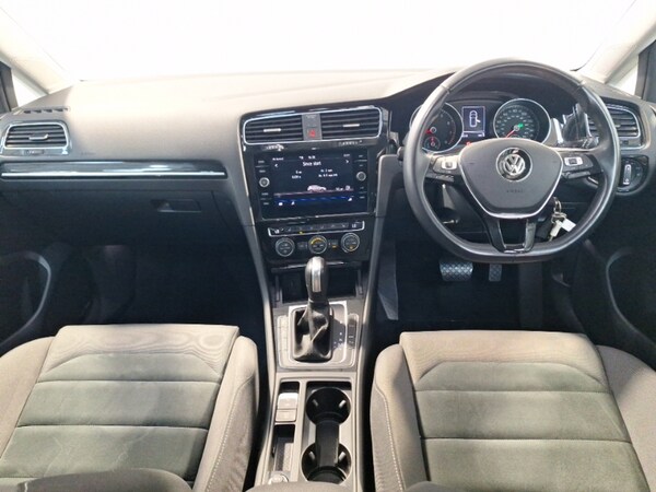 Used Volkswagen Golf 2020 for sale - 75640475: Photo 2
