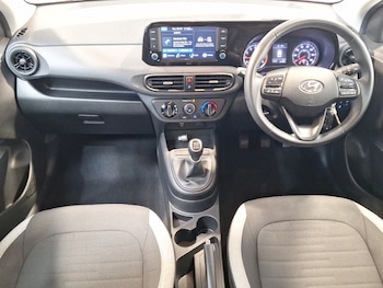 Used Hyundai i10 2023 for sale - 79513625: Photo
