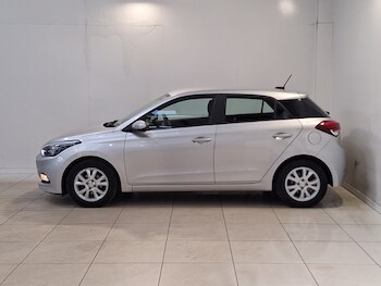 Used Hyundai i20 2017 for sale - 77969321: Photo