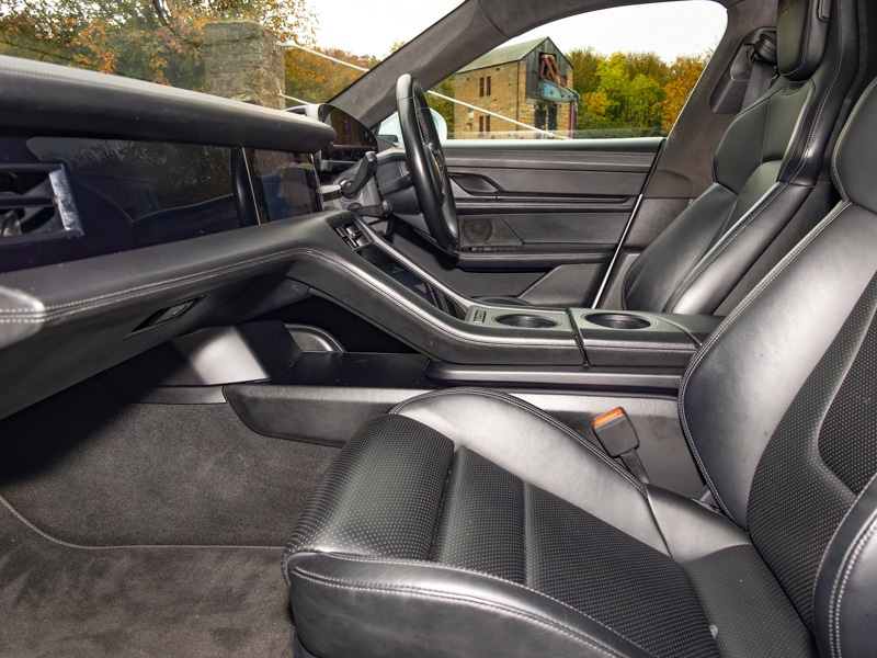 Used Porsche Taycan 2021 for sale - 76465134: Photo 2