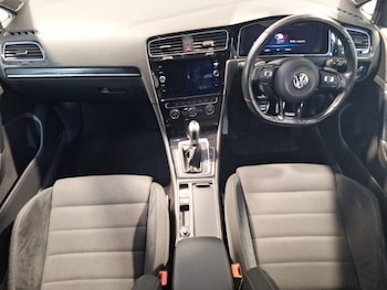 Used Volkswagen Golf 2018 for sale - 76839252: Photo